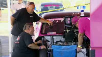 We're a small team.
We're four people, - Street Outlaws No Prep Kings Team Attack
