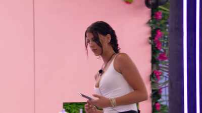 >> WE'RE ALL WAITING. - Love Island