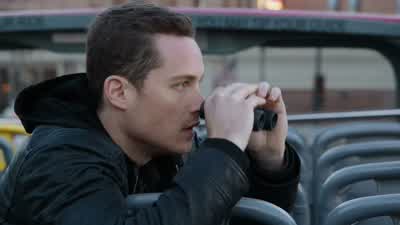 We're backing out of here. - Chicago P.D.