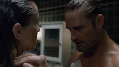 We're being watched. - Colony