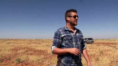 We're bringing it up by
another seven or eight metres, - Outback Opal Hunters