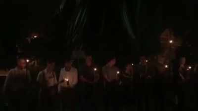 We're by the statue, - Alt-Right: Age of Rage