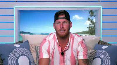 WE'RE DEFINITELY GETTING CLOSER
IN ALL AREAS. - Love Island