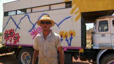 We're doing it. You beauty.
That's our mobile home. - Outback Opal Hunters