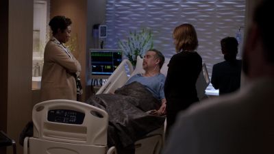 We're fortunate Dr. Bekker
was able to take over - Chicago Med