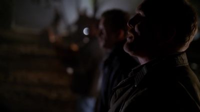 We're giving you two minutes
to bring it outside! - The X-Files
