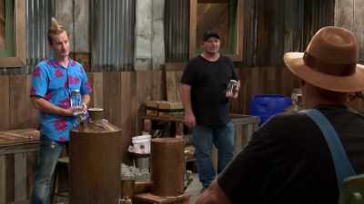 We're going get your order.
Royal, your first man
in the door. - Moonshiners: Master Distiller