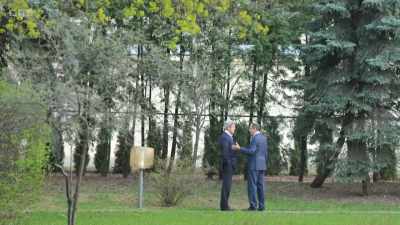 "We're going to try to resuscitate
multilateral negotiations - Putin vs the West