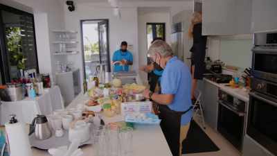 We're gonna go out
to the deck, have breakfast - The Real Housewives Ultimate Girls Trip