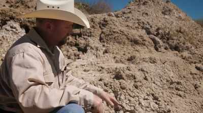 WE'RE GONNA ISOLATE THESE,
WE'RE GONNA PEDESTAL THEM, - Dino Hunters
