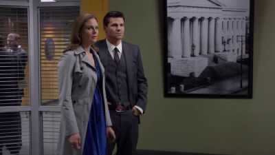 - We're good at this.
- Yeah, Bones, this is what we do. - Bones