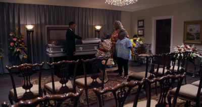 We're having some trouble
keeping the thing... it... down. - A Madea Family Funeral