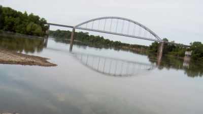 We're here
at the White River Bridge, - The Invisible Pilot