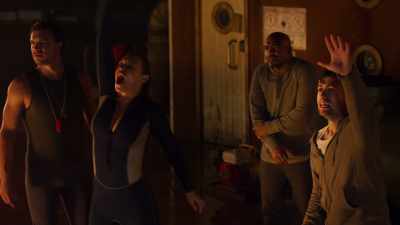 - We're here! Here!
- We're down here! Hey! - Deep Blue Sea 2