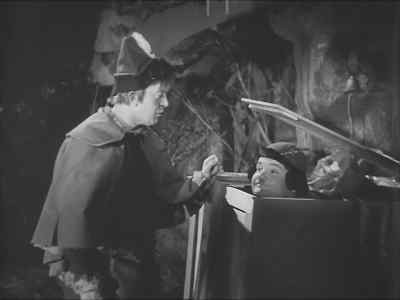 We're here. - Babes in Toyland
