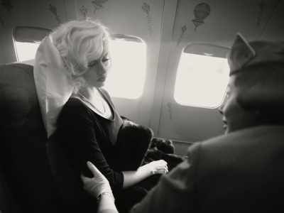 We're here. Yeah. Let me help you. - Blonde