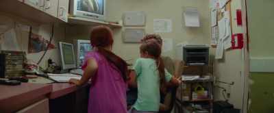 - We're hiding! This is serious, Bobby.
- I'm working. - The Florida Project
