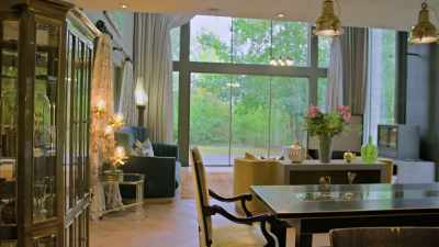 We're in The Barnhouse, - Extraordinary Escapes with Sandi Toksvig