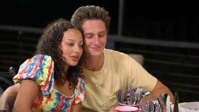 - We're leaving soon, like, very soon. - Love in Fairhope
