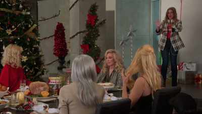 We're live in five,
four, three... - Ladies of the '80s: A Divas Christmas