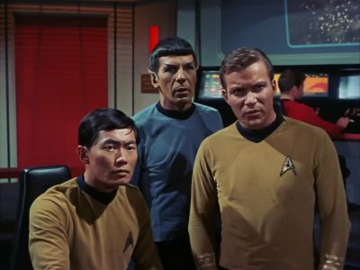 - We're losing sensor contact, captain.
- Steady as she goes. - Star Trek