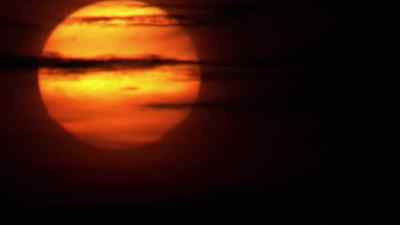 WE'RE LULLED INTO THINKING
THAT THE SUN IS STATIC, - How the Universe Works