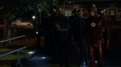 We're moving in. - The Flash