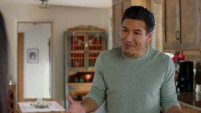 - We're not selling Mom.
We're celebrating Mom. - Holiday in Santa Fe