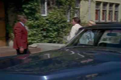 We're not staying here.
I have an appointment- - Ants!