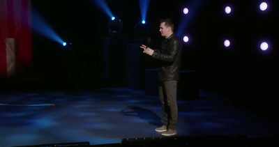We're playing pinball,
and his son walks up, - Jim Jefferies: Freedumb