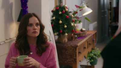 We're running outta time and
there's still a few things - Christmas in Notting Hill