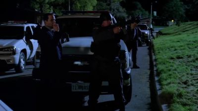 We're standing by. - Prison Break