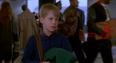 -We're the last ones off the plane. - Home Alone 2: Lost in New York