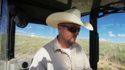 WE'RE TRYING TO FIND STUFF
IN THE GROUND, - Dino Hunters