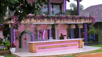 >> WE'RE TRYING TO SAVE OUR
FIRST OFFICIAL CIZ FOR A NICE, - Love Island