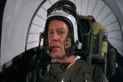 We're turning for home, son.
Bring her around. - Men of the Fighting Lady