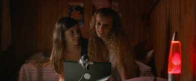 We're two 22-year-old girls... - Creatura