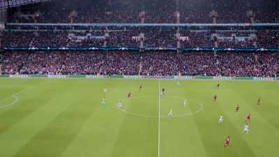 We're underway with this massively
important game at the Etihad. - All or Nothing: Manchester City