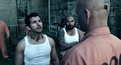 - We're using it now, gringo.
- Don't call me a foreigner. - Brawl in Cell Block 99