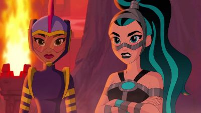 We're wanted criminals - DC Super Hero Girls: Intergalactic Games