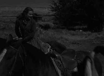 - Wes, what happened?
- Pluthner. He got me in the shoulder. - Colorado Territory