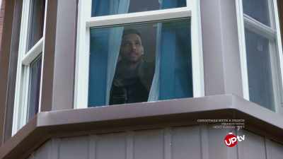 We've got a clear view to
his front door, kitchen - Christmas Catch