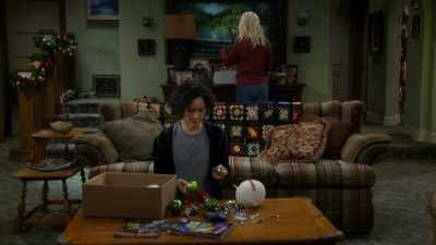 We've got a lot more
broken ornaments than usual. - The Conners