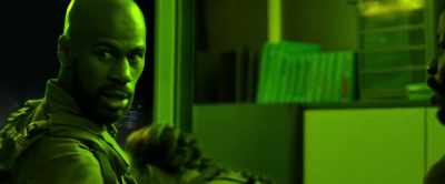 We've got hostiles moving down
the eastern corridor. - Kill Mode