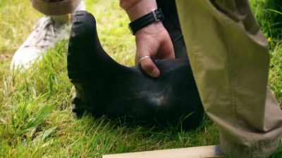 We've got some stakes in the boots.
Could I have my head, please? - James May and the Dull Men