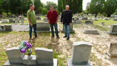 We've got uncles buried here,
we have aunts buried here. - Alcatraz Escape: The Lost Evidence