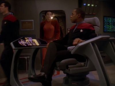 We've loaded the relay
into the Defiant's cargo bay. - Star Trek: Deep Space Nine