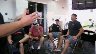 - We've made it to the end.
- This is it, this is it. - Street Outlaws No Prep Kings Team Attack