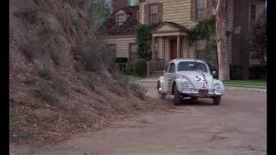 We've sighted the car,
Mr. Hawk. - Herbie Rides Again