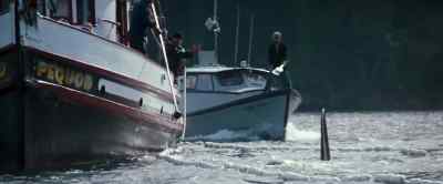 WHALER 1: Get him in the middle! - Free Willy